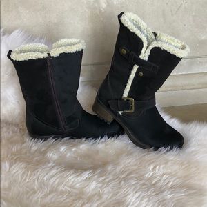 Super cute faux fur boots. size 7